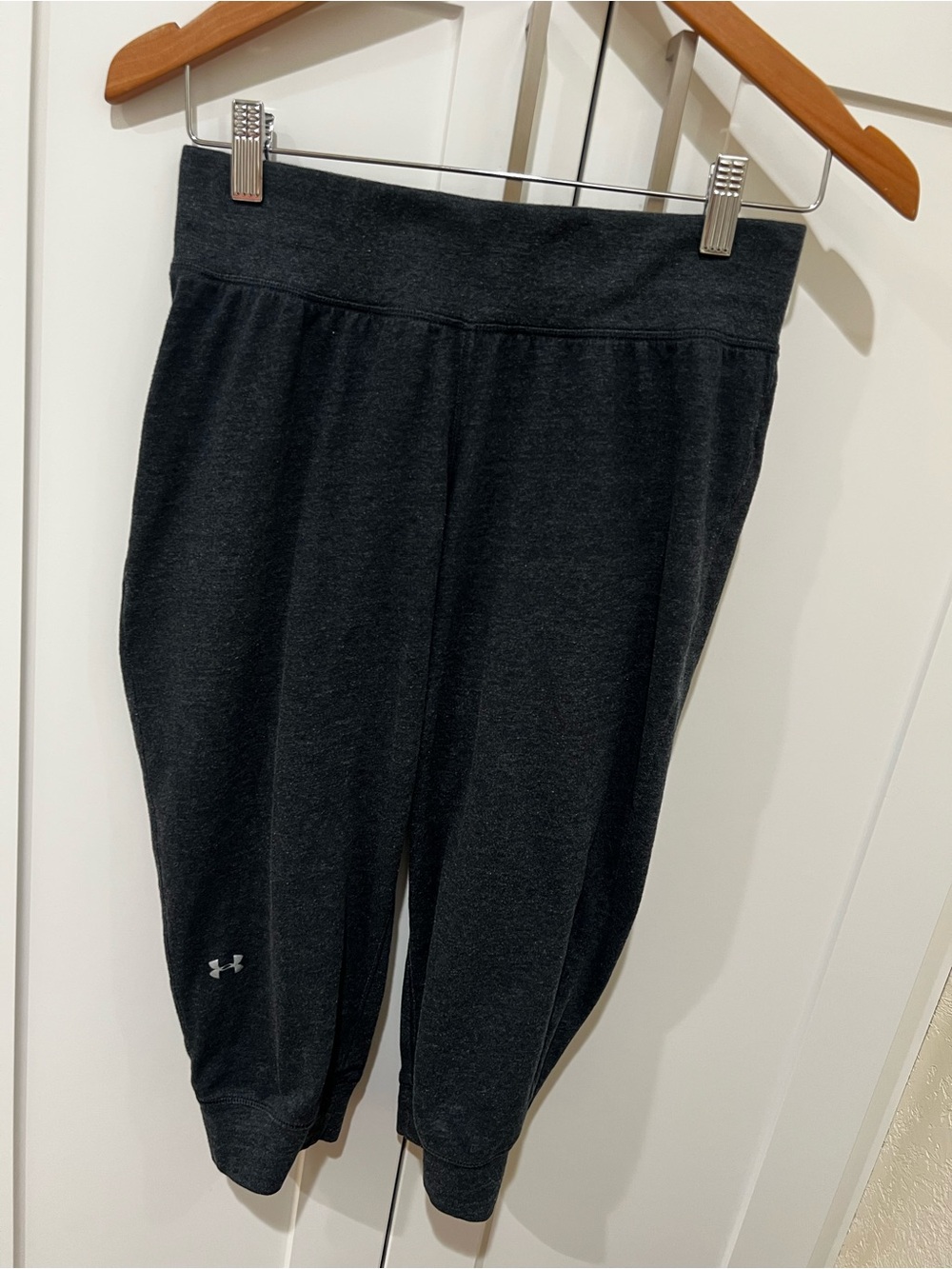 Under Armour Dark Grey Athletic Jogger Capri Bottoms